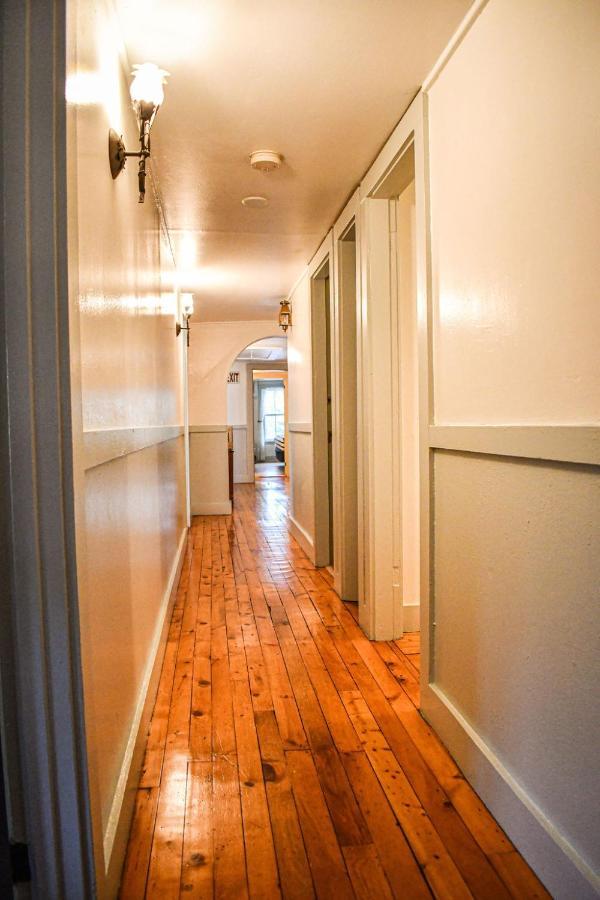 Brook Road Inn Goshen Экстерьер фото